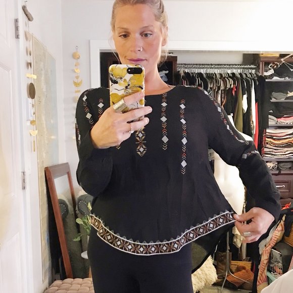 UEC | Lush Embroidered Blouse | Size M | High Low Style - Picture 5 of 12